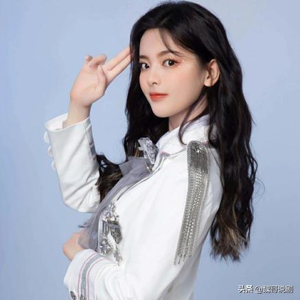 杨超越回应崩溃式发言：我不能现场发挥，准备稿子形同虚设