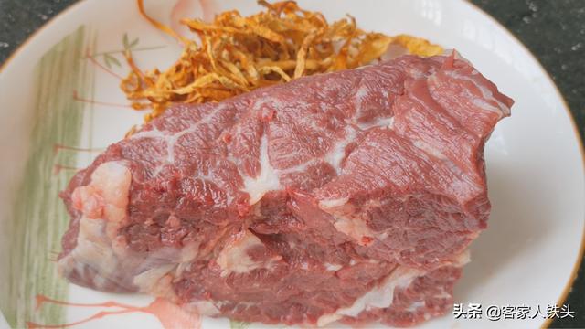 牛肉想要嫩滑好吃，别下锅炒，教你一个更简单的做法，营养又好吃