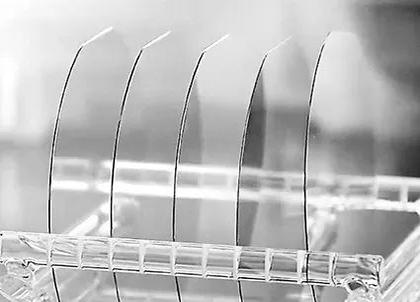 碳基半导体材料和碳化硅容易混淆，区别很大，