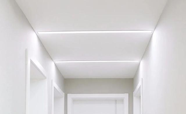 走廊虽小，灯具搭配好，装修效果美不少