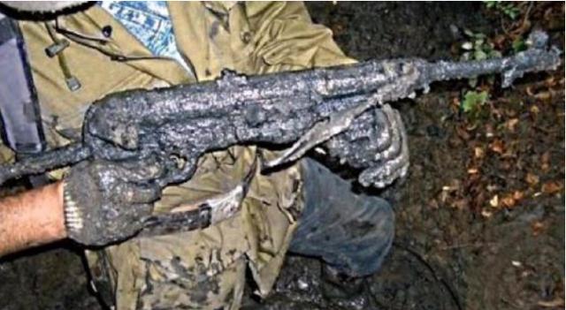 俄罗斯挖出二战弹药库，1700枚炸弹重见天日，最