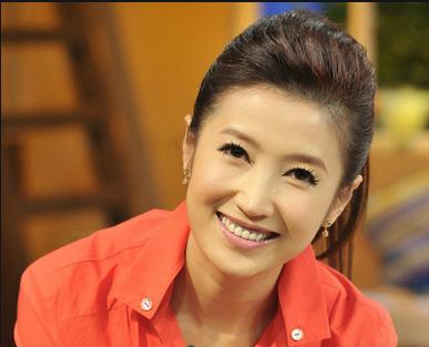 BTV一姐春妮，为何甘愿高龄产子，二婚也要嫁“接班”郎永淳的他