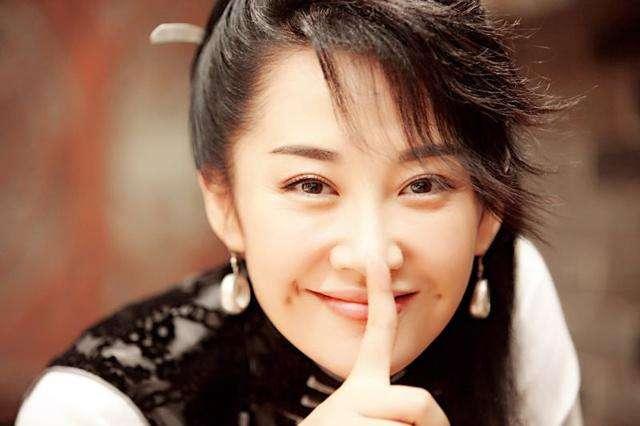 51岁的许晴：情史如此丰富，为何至今仍单身？网友表示：不敢娶