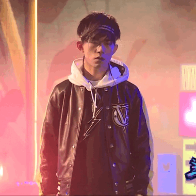 易烊千玺，一个被娱乐圈宠爱的人，你喜欢吗？