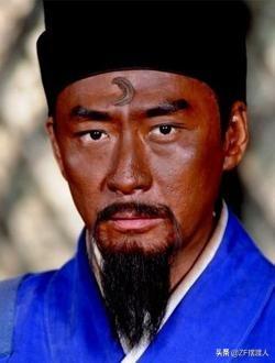 同样是演包拯，周杰处于巅峰无人超越，而他演的简直毁经典