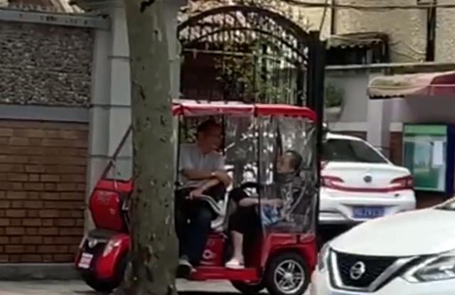 百万|爷爷奶奶花百万给孙女补课 希望能考上清华陪考现场几度落泪