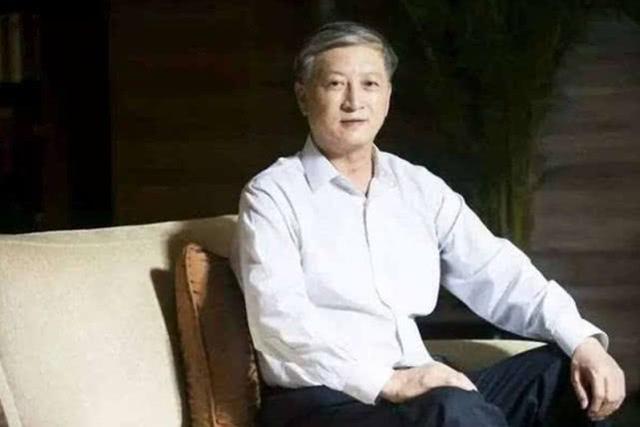 这个商人花2千万元买回航母，转手就捐给国家，