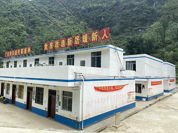 90后贫困夫妻12年生9娃：生完十个不生了，要供娃