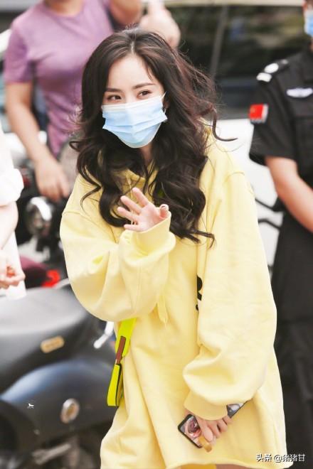 『常驻』快乐大本营常驻新人候选名单 杨幂沈腾同台沈叔叔现场吃瓜