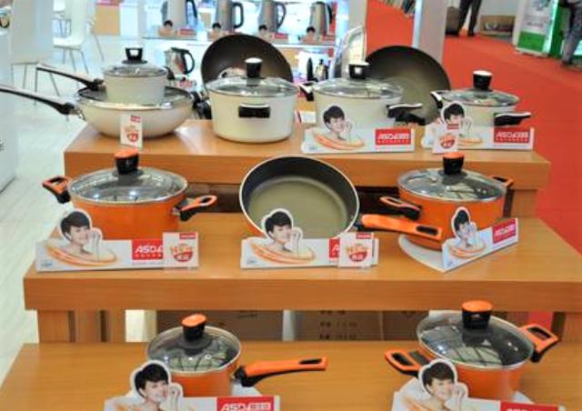 中国不粘锅大王：把国产炒菜锅卖到美国，一年