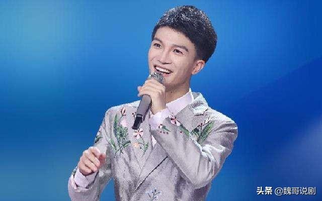 张雨绮质问周深你没在法国排队吗？周深回应：