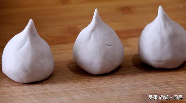 不需要油炸，教你芋头的新做法，配上猪肉馅，吃起来那叫一个香