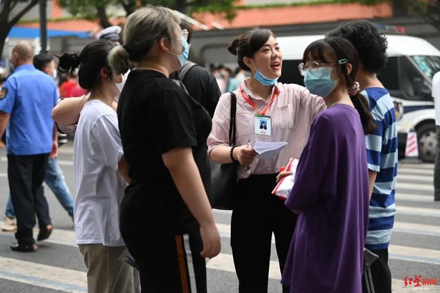 高考首日，带你去现场看看！四川嬢嬢为考生加油各放大招