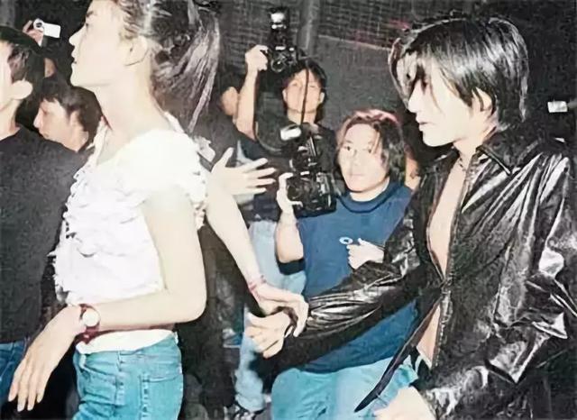 三胎生父只是工具人？张柏芝凌晨点赞情敌王菲，难道她还爱谢霆锋