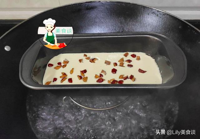 入伏后，家人最爱吃这道蒸糕，香甜软糯，每天吃一小块，能量满满