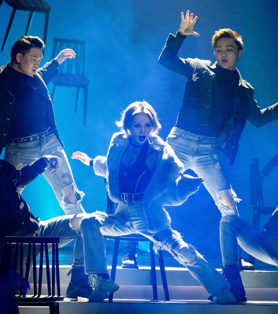 破洞|宁静身材 穿破洞牛仔裤内搭渔网衣性感火辣的身材尽显