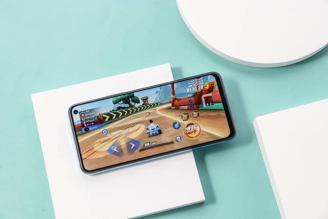 麒麟985与骁龙865，王者吃鸡QQ飞车游戏帧率摆你面