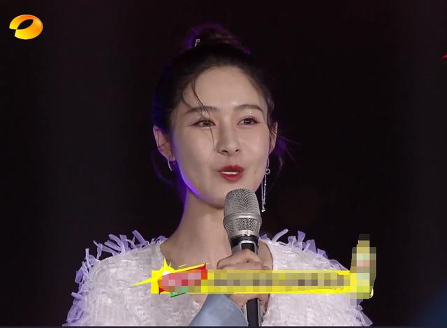 芒果五四晚会主持一言难尽：女主持总卡壳，刘涛别扭，只能靠何炅