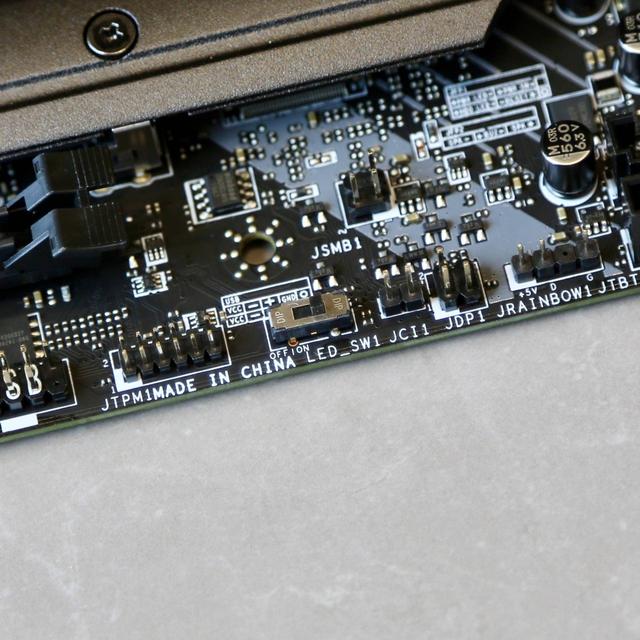 微星MPG Z490 GAMING CARBON WIFI主板开箱小测