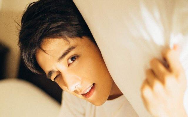 演什么都不太聪明的星女郎，十项全能张新成也