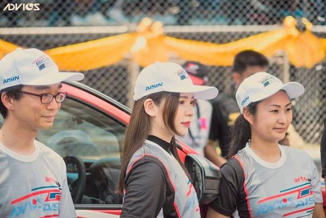 日本绝美赛车手颜值爆火，上赛场前竟然还是性感模特？