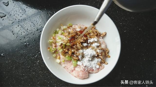 天越热越爱吃的懒人菜，多汁味美还便宜，一盘上桌好看好吃又解馋
