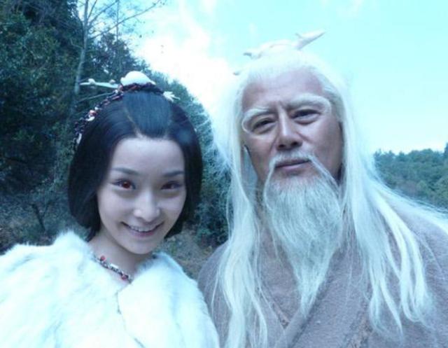 曾与罗晋同居2年，被张艺谋看中走红，颜值不亚于唐嫣今却成这样