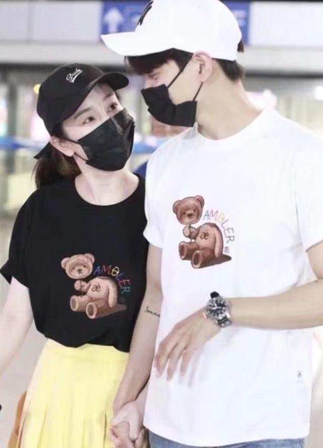 张檬小五秀恩爱，身材有料被小五举高高，一句