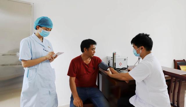 南昌市洪都中医赴定点帮扶贫困村送医送药助力防汛