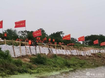 湖北黄梅诗人：防汛抗洪，举笔作诗数千首，弘扬时代正气