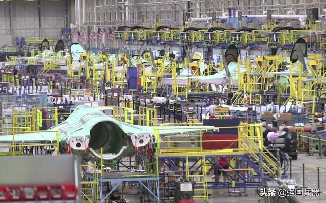 突发！美军一架F-22战机意外坠毁，摔一架少一架