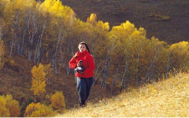 1999年，张艺谋把爱情拍成了山间的一条路