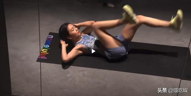 黄磊14岁女儿健身，谁注意拍摄的角度？网友：请