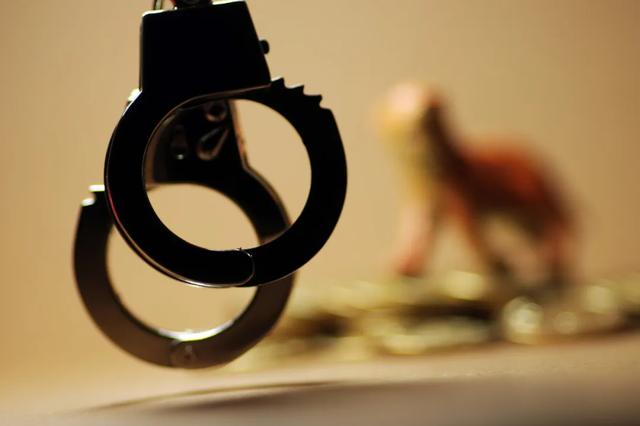 他屡屡举报休闲会所涉黄，来看看真相