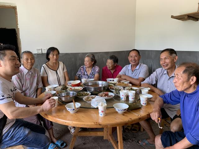 共叙脱贫话党恩——安岳县中医医院到贫困村开展"六个一"活动