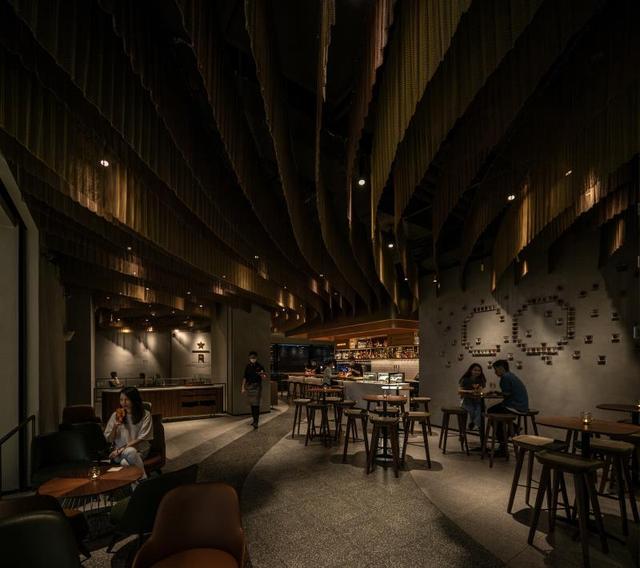 来星巴克微醺，一口沉醉两江夜色