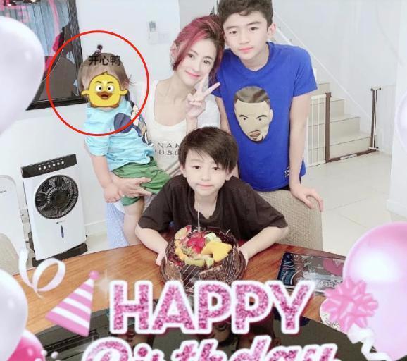 三胎生父只是工具人？张柏芝凌晨点赞情敌王菲，难道她还爱谢霆锋