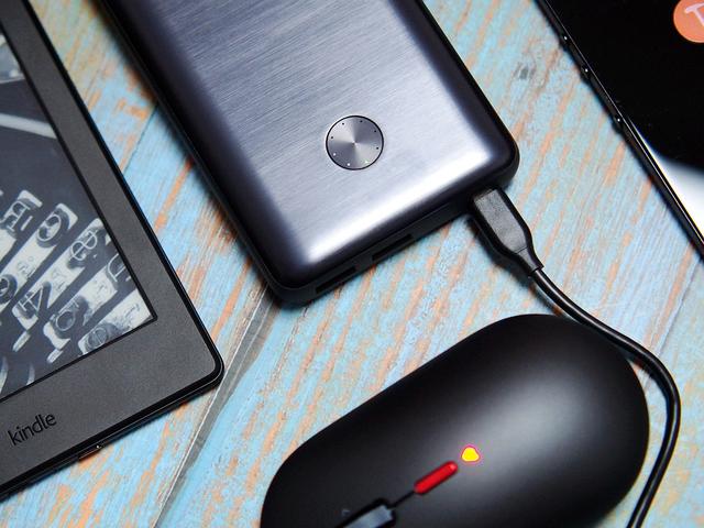 重量级供电模式支持78W快速充电的怪兽级ANKER充电宝