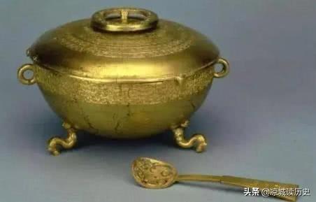 陕西发现“厕所墓”，因太小村民不屑一顾，结果却出土国宝级文物