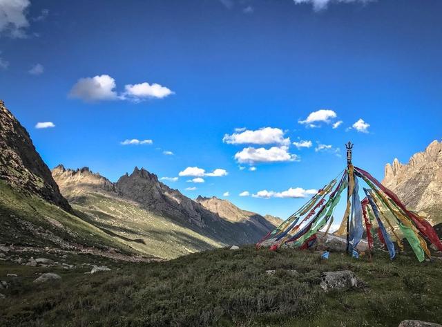 这里曾是格尔萨王的古战场，如今成为川西最低调的人间秘境