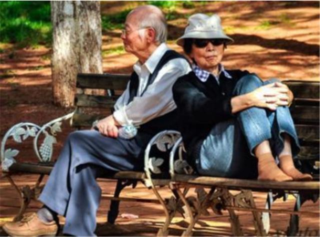 一生无子是啥感受？国内首批“丁克”已进入老