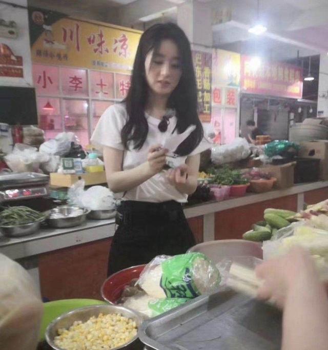 赵丽颖加入《中餐厅》，看完宿舍后，和颖宝的