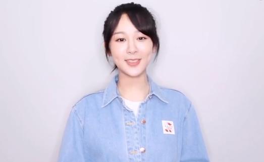 杨紫最新状态堪忧，脸颊微肿发际线高眼睛变小，网友吐槽堪比蜡像