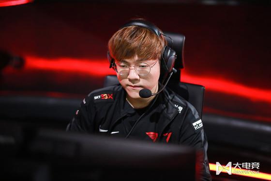 LOL-LCK：T1新人中单Clozer三杀佐伊力挽狂澜，助力T1成功双杀KT