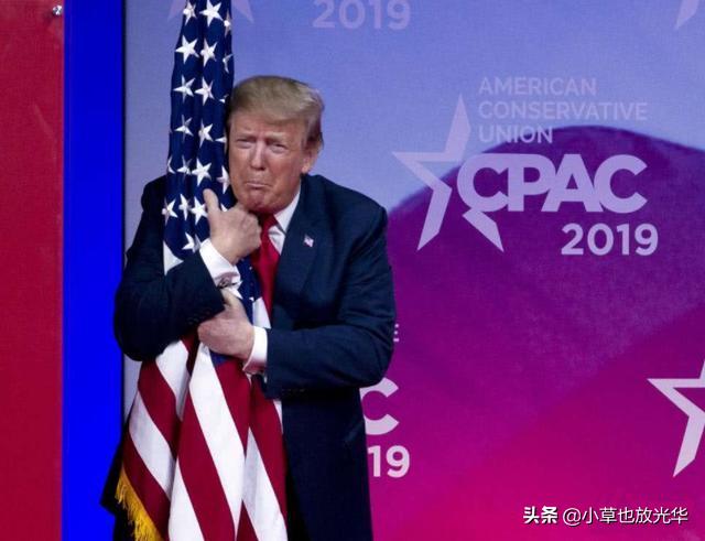 “来自上帝的正义”！美国最大的国旗被撕成两