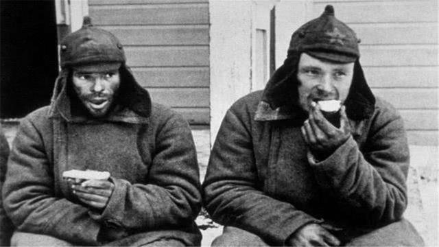 军人血性显露无疑！美军无视警告不听劝，一吨