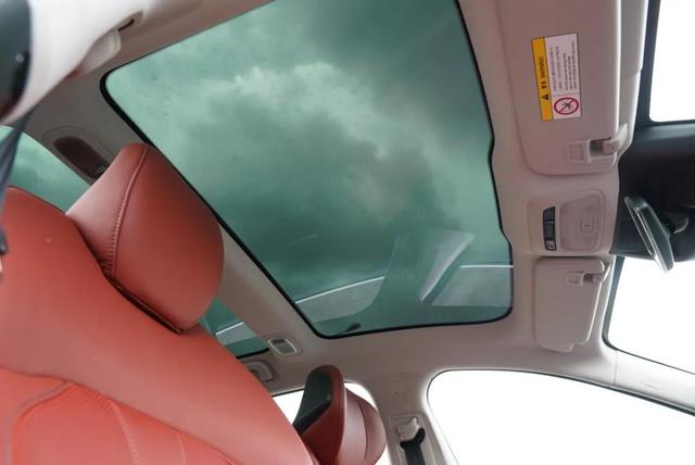 特斯拉慘遭小鵬P7降維打擊，22.99萬起要什么自行車