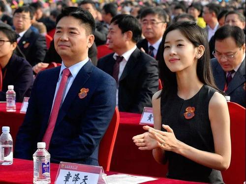 刘强东发家史不得不提的三个女人。“京东”名