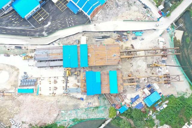 人春钢构承建的马王庙金钟河桥工程——实现贵阳市“两个第一”