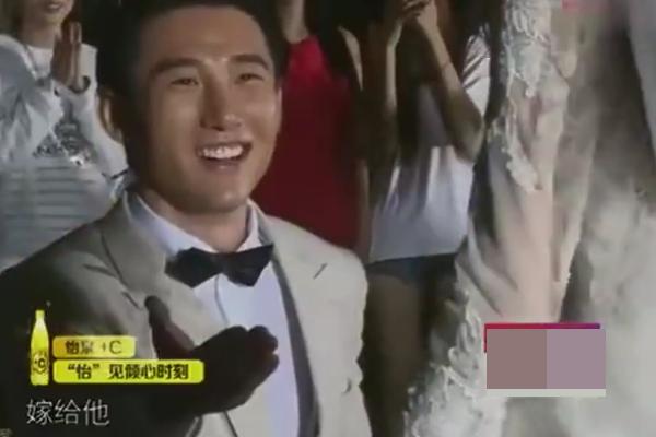 白冰未走出离婚阴霾，网友翻出前夫当年求婚视频，明白她为何痛哭